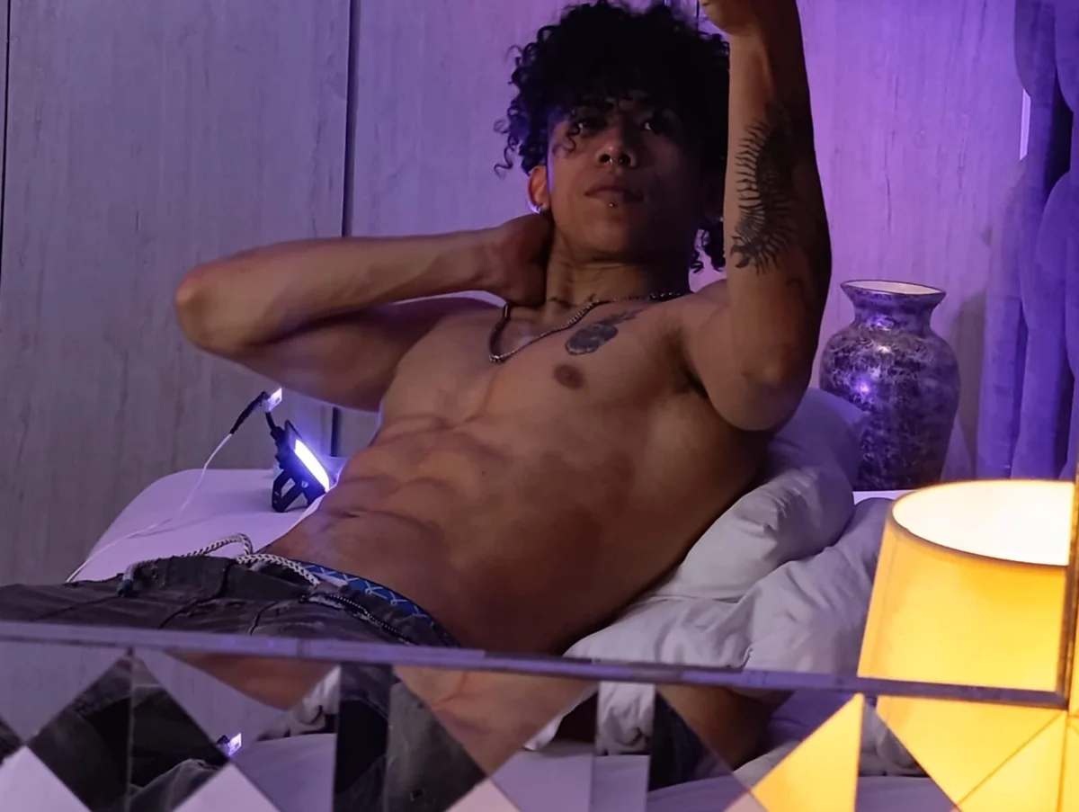 AkazaBoy_ 님의 트렌드 중인 사진  7078개