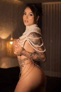 ValerieAustin Glamorous Woman Pic