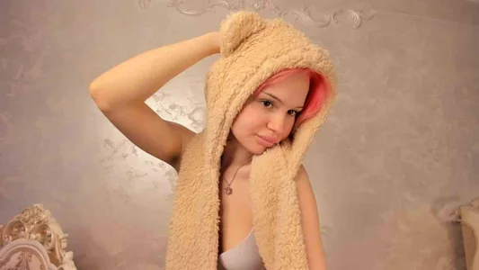 xalissi pink hair Poză 3