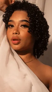 Emy_leon 🤍Naked in White Foto