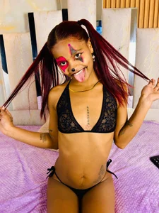 Nicky_Nicoole 🤡🎪 Has your little clown arrived yet? 😏 slika