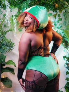 Zdjęcia ebony_NeighborMoans Sexy in every version: 