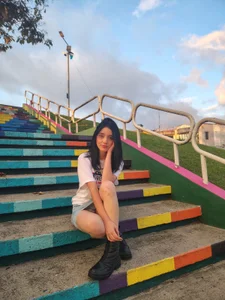 MeganR_ My days and sunsets taste like skin Hình 4