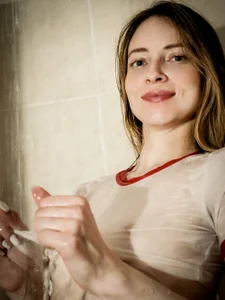 AmbeerWood_ Taking a Shower Pic 2