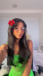 ScarletEvanss_のSelfie time in green 🍃の枚の写真