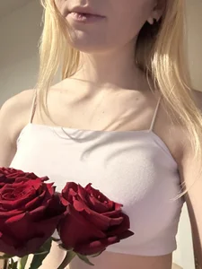 KoriMelon 🍉I was given some roses зображення 4
