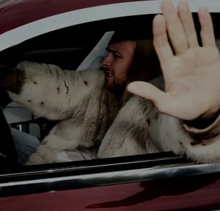 Foxyshaved Public Foto 5