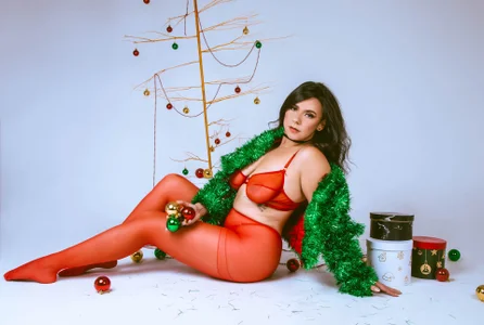 Amber__Davis Merry Christmas 2024 Pic 3