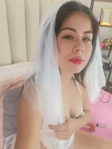 sharlotte_msの💎😈 “Dressed in White, Ready to Sin”の 3枚の写真