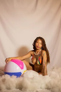 daiana_curlyThe brightness of my skin says everything✨💥图片 3