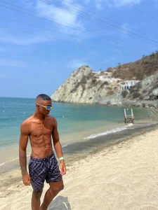 YeremiBrowm Me on the beach Poză 4