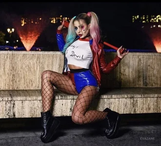 Public de EvaZane  3 photos