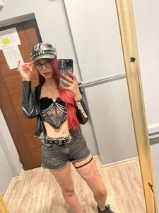 Hot & Confident 🔥 💅 🌶️ od AaryaVogue  3 snímek