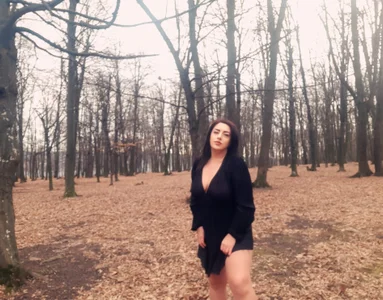 BrendaSkye TAKE A WALK WITH ME IN THE FOREST Foto 7