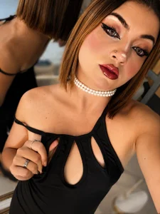 EmilyDufour I'll give you a hint... you'll have to figure out the rest.❤️😈🤭 Foto