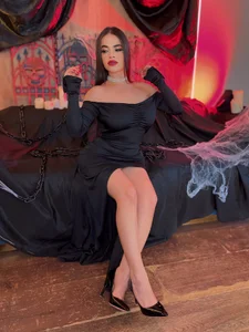 KateSunder 🤍 Show Morticia Addams 🖤 Foto 9