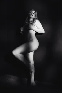 Kelly_Mature_Public图片