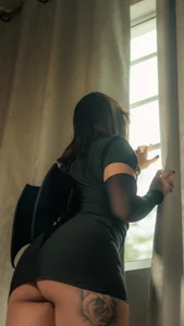 Charlotte_Myers Mavis' Dark Charm: Portraits of a Modern Vampire 🧛‍♀️🖤 Pic