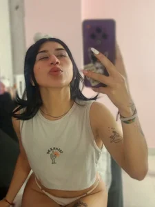 Narastorn Do we smoke together? 🚬 Hình 4