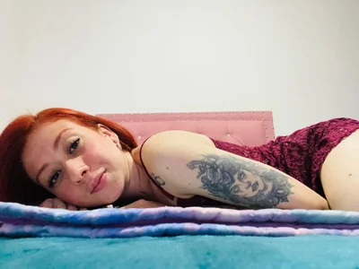 Valeriana00 sexy lady red Pic