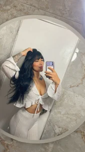 Isabella_Collen_v Public Pic 3