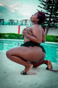 bigbutti_naomi Pool party 👙 💦 Pic 3