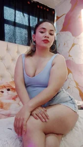 Valentina_rhouseYou sexy milf doll Bild