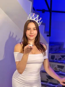 JadeHearrt Ladies and gentlemen, this queen is celebrating her birthday!🎉🎂 🥂💋 Pic 5