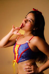 They say I shouldn't bite the apple... but I love breaking the rules. Are you coming to see if I'm a de ameliiaa_smith  6 Imagens