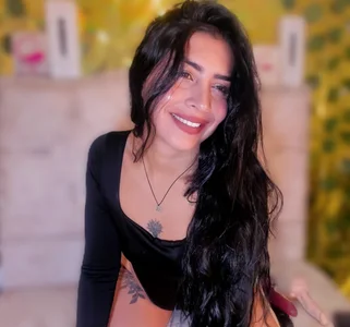 cristalconnorr Does black look on me? Pic 5