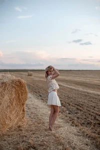 AvelinaLeoni summer.. field.. me.. 사진 2