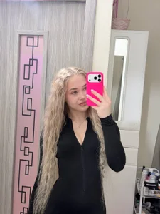 Lina_Banks Curly girly 圖片