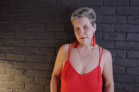 KathySunn Lady in red 🥰  3টি ছবি