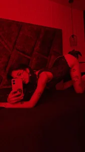 Mimi_Darling_ Tell me I am the most vivid red 圖片 3