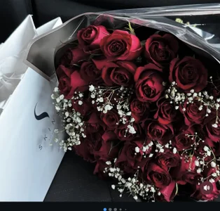 Bustygoddess32 Public Foto