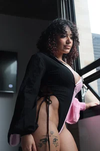 LuckySwagson look at the window Immagine  4