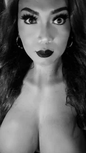 QueenTsRein Public Pic 4