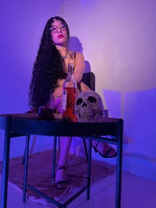 BriaConner_ They say that feet tell secrets… do you want to discover mine?👣 Foto 2