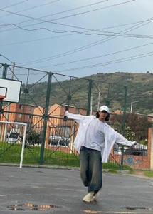 I love teasing, playing, and connecting with those who know how to treat me right. de santi_foxxx_  2 Imagens