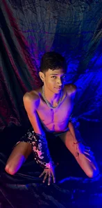 naughtyboyss_1 Public Gambar