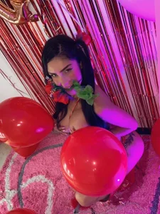 Emely_florence_ kullanıcısının San Valentin 2026🍷💋 albümü -  4 fotoğraf