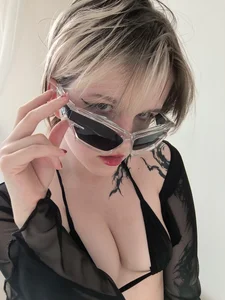 Mel_the_drawer kullanıcısının Cool gurl albümü -  2 fotoğraf