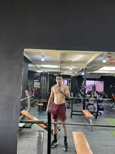 reyesj21 Yo  3টি ছবি