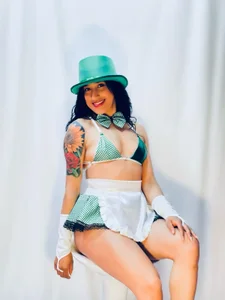 Eimy_Sexy_ Public Pic 2