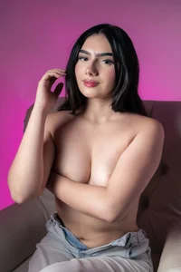 Pink 🩷 de EmilyTurneer  2 Imagens