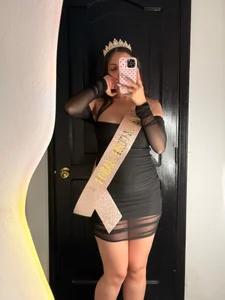 Birthday Queen today the crown is won with gifts 🎂👑 de sweetlyundone Foto 6