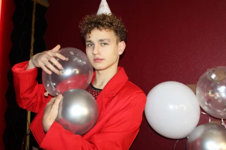 NathanCurl It was my birthday stream 🎂🎁🎈 Foto 6