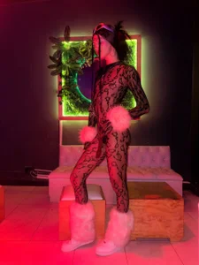 nicki-west night out Pic 4