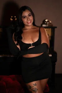 Look at me and lose yourself 🔥 de Mia_cm  5 Imagens