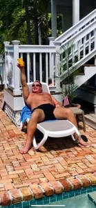 Cockmilker09: Public ( 2 фото)